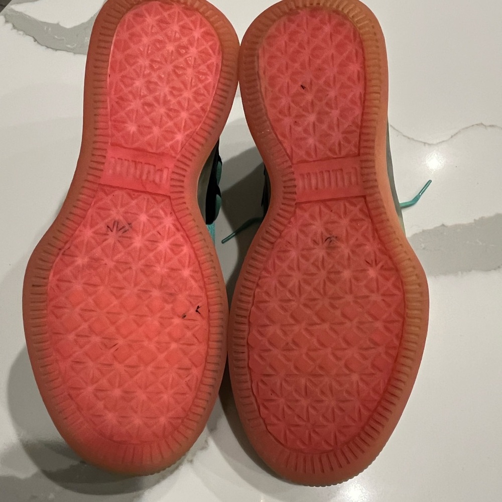 Men’s Puma Clyde Court Disrupt 2018 sneakers - Picture 3 of 7